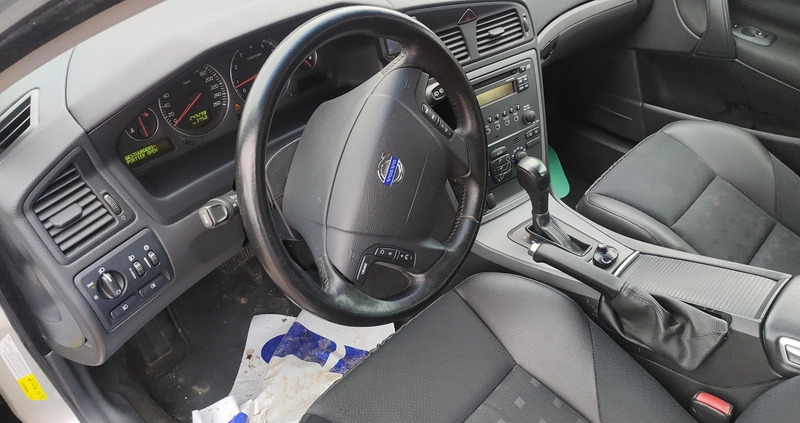 Volvo V70 cena 12999 przebieg: 249000, rok produkcji 2005 z Wieruszów małe 667